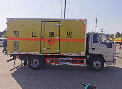 东莞生态园爆破器材运输车技术升级与安全合规新趋势